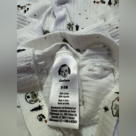 Gerber White Baby Outfit with Playful Patterns - Picture 2 of 2